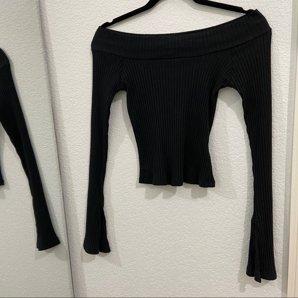 Off-the-Shoulder Ribbed Top - Picture 3 of 5